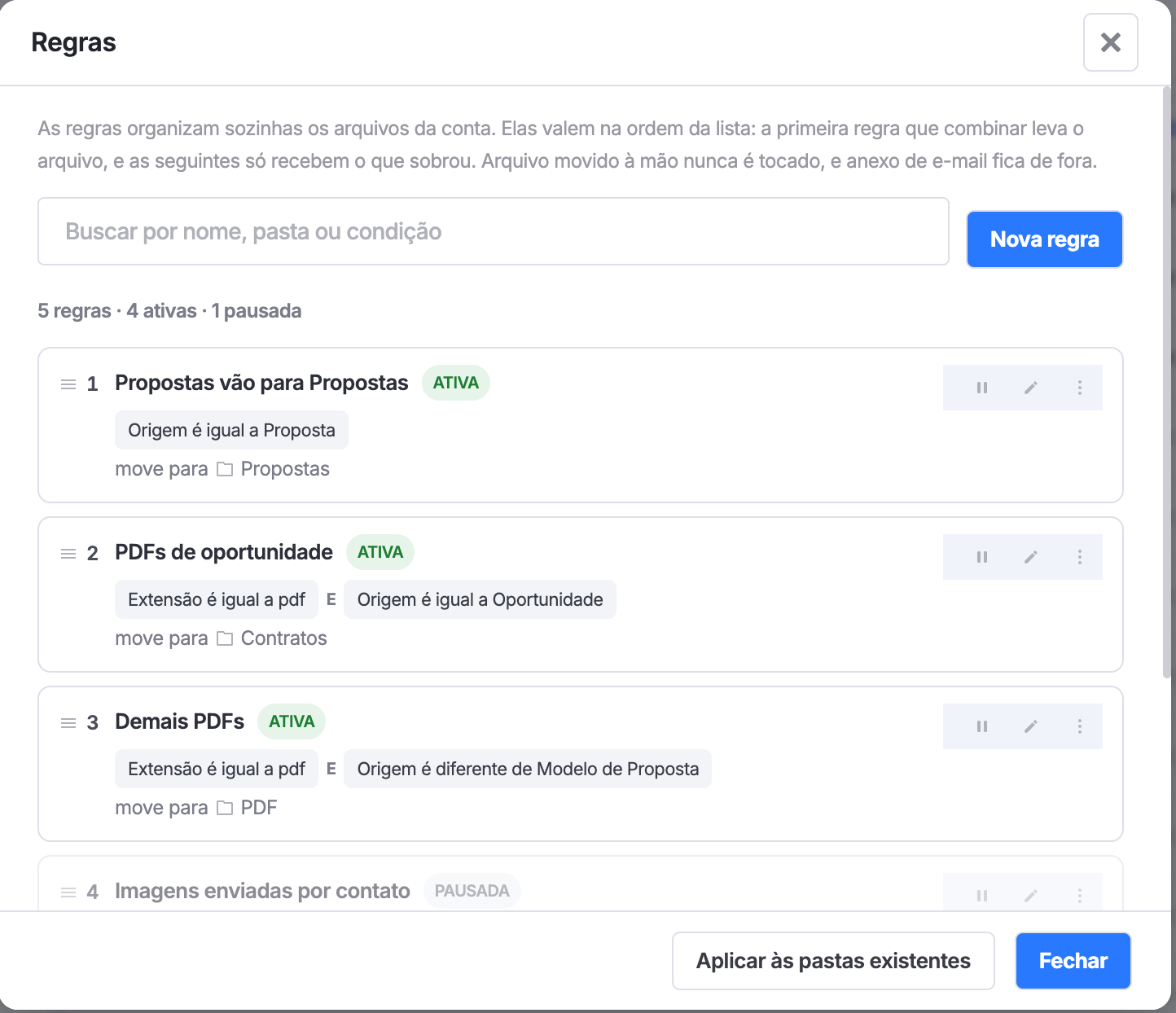 painel Regras, com a busca, a contagem de regras ativas e pausadas, a lista ordenada e o botão Aplicar às pastas existentes