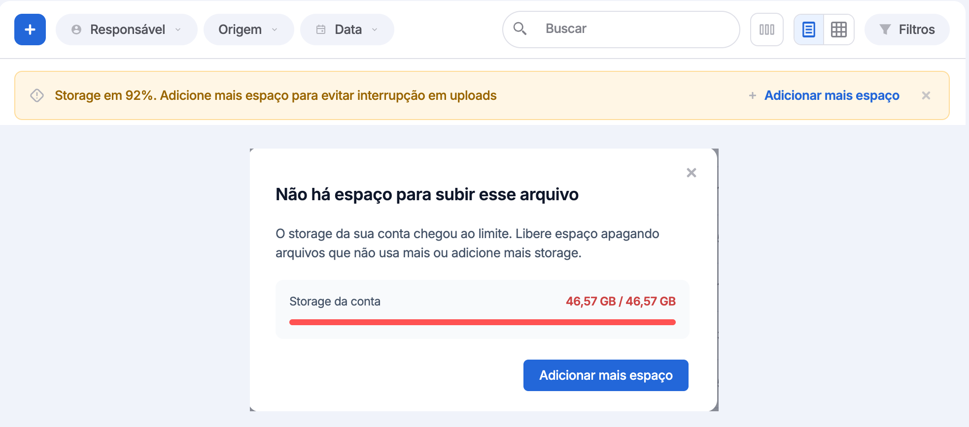 o aviso de espaço no topo do Drive e a janela "Não há espaço para subir esse arquivo"